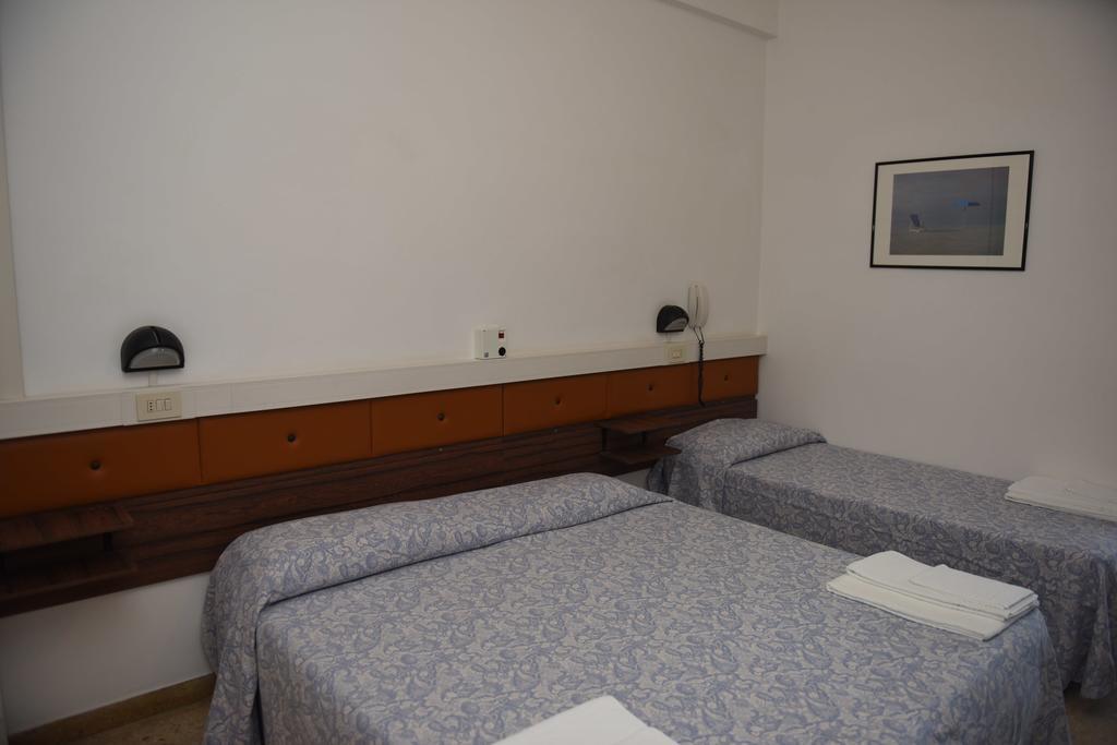 Rivazzurra Hotel Pesaro Pokoj fotografie